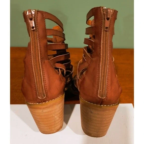 Crown Vintage Brown Strappy Gladiator Heels‎ - Size 9.5 - Picture 2 of 4